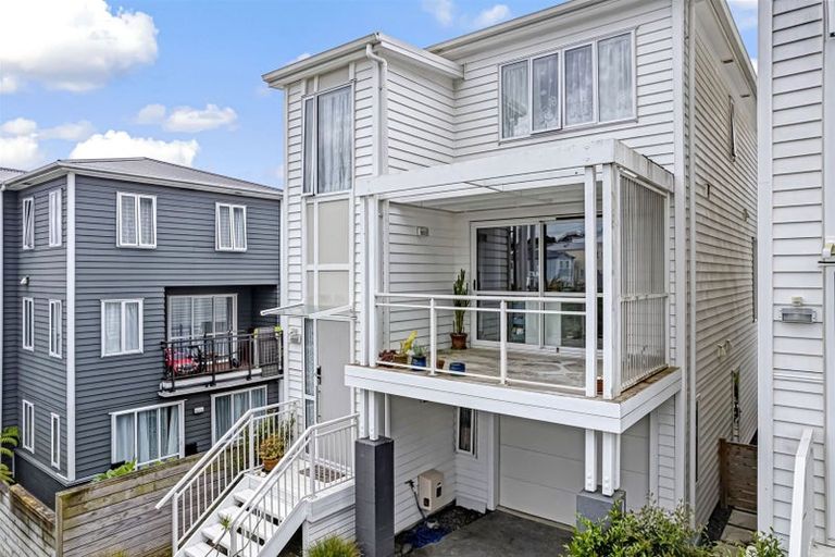 Photo of property in 28 Fernly Rise, Flat Bush, Auckland, 2019