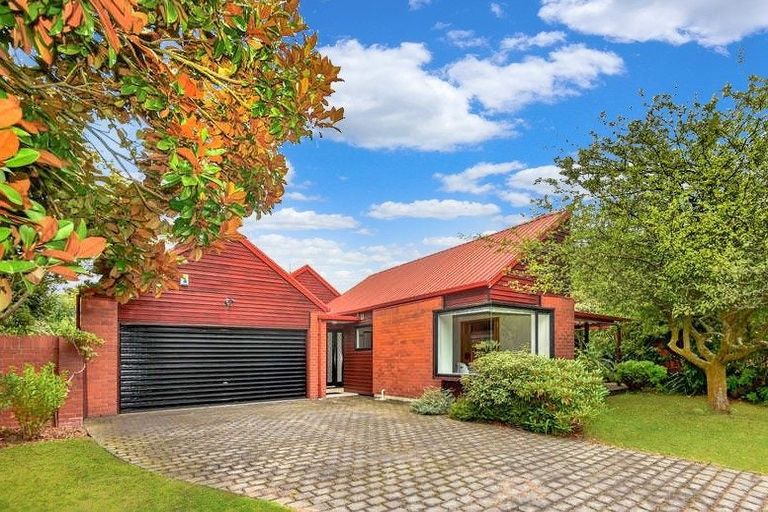 Photo of property in 12 Rembrandt Place, Burnside, Christchurch, 8053