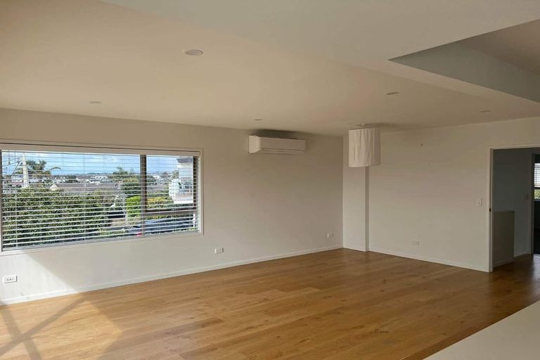 Photo of property in 1/50 Seaview Road, Castor Bay, Auckland, 0620