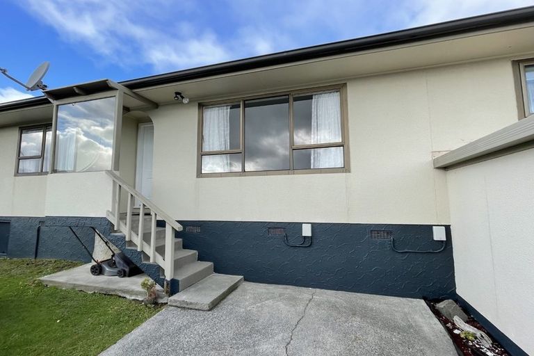 Photo of property in 2/39 Kinloch Place, Papakowhai, Porirua, 5024
