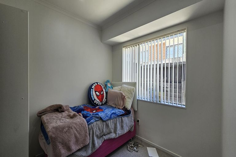 Photo of property in 28 Robert Ross Place, Clendon Park, Auckland, 2103