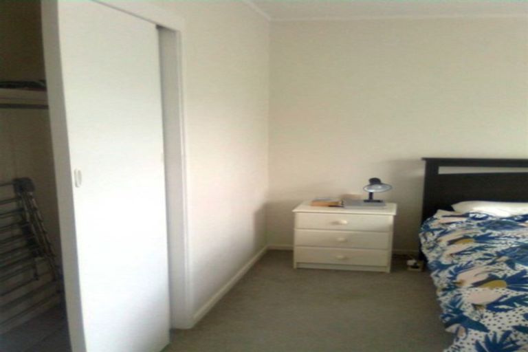 Photo of property in 1/15 Roberts Avenue, Bayswater, Auckland, 0622