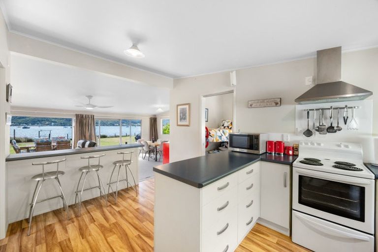 Photo of property in 1755 Queen Charlotte Drive, Linkwater, Picton, 7281