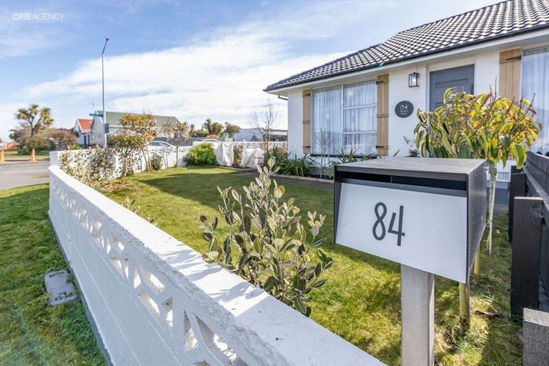 Photo of property in 84 Pacific Road, North New Brighton, Christchurch, 8083