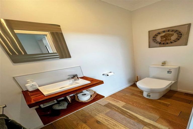 Photo of property in 8 The Track, Plimmerton, Porirua, 5026