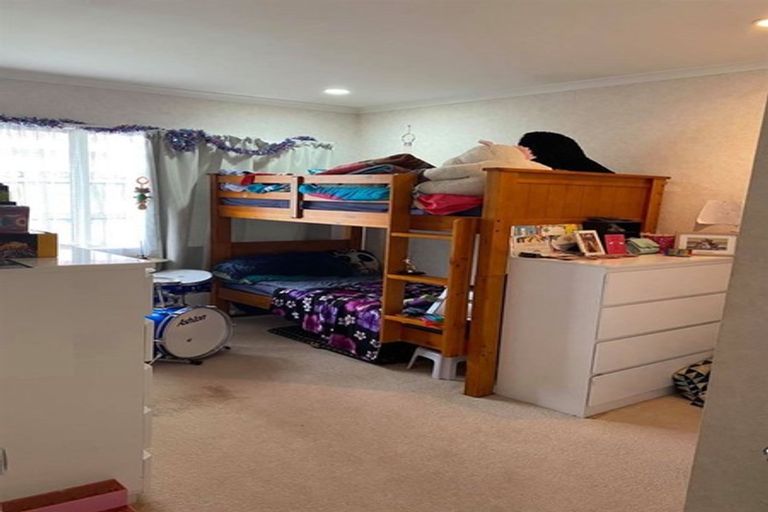 Photo of property in 3 Maghera Drive, East Tamaki Heights, Auckland, 2016