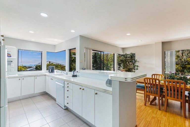 Photo of property in 2/7 Calypso Place, Rothesay Bay, Auckland, 0630