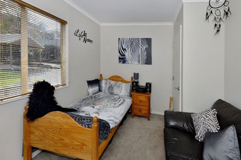 Photo of property in 966a East Coast Road, Northcross, Auckland, 0632