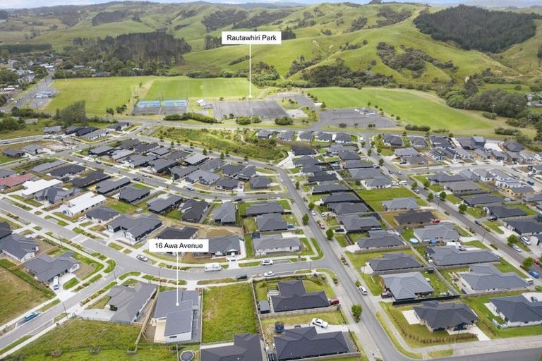 Photo of property in 16 Awa Avenue, Helensville, 0800