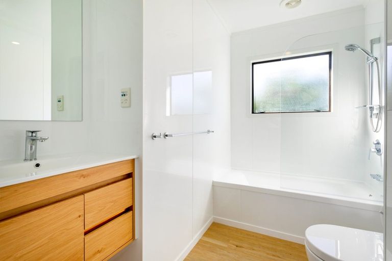 Photo of property in 1/63 Beaubank Road, Kelston, Auckland, 0602