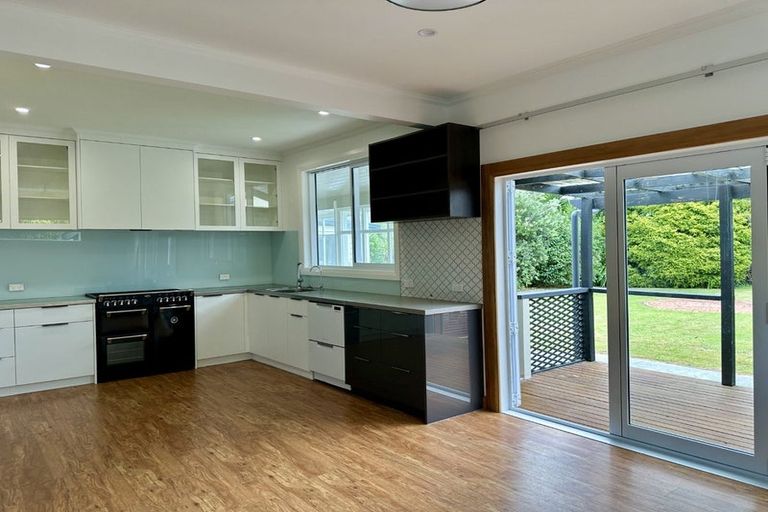 Photo of property in 42 Puriri Terrace, Roslyn, Palmerston North, 4414