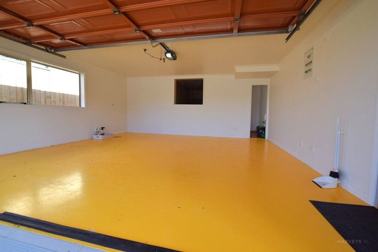 Photo of property in 14 Provence Esplanade, Te Atatu Peninsula, Auckland, 0610