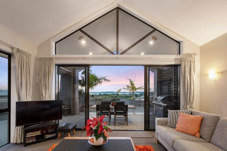 Photo of property in 22 Haden Place, Omokoroa, 3114