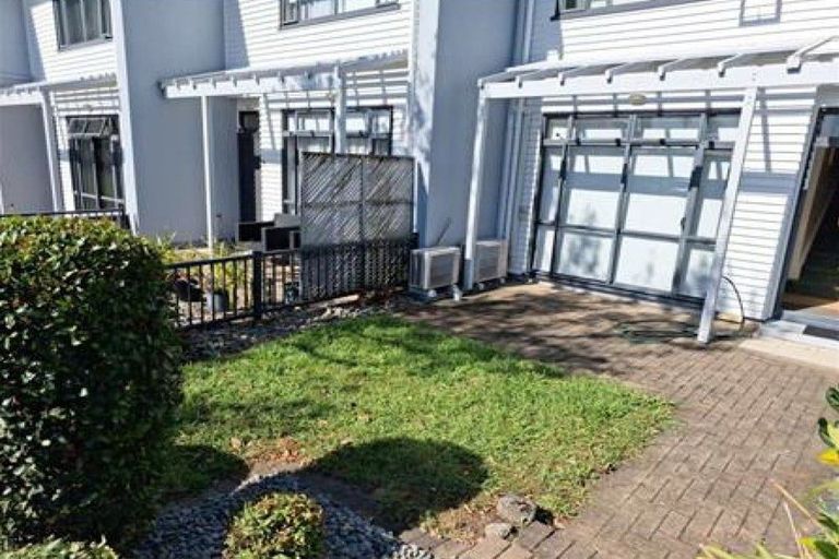 Photo of property in 62/2 Armoy Drive, East Tamaki, Auckland, 2016