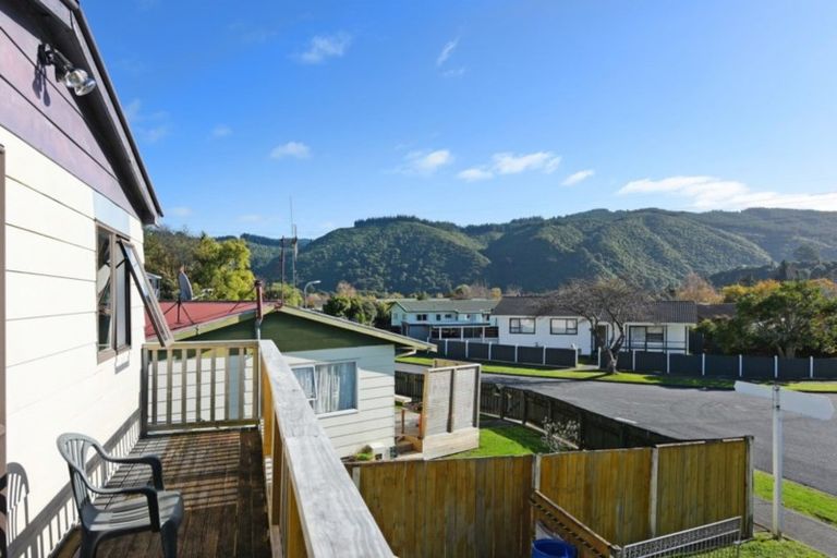 Photo of property in 2 Moonstone Grove, Birchville, Upper Hutt, 5018