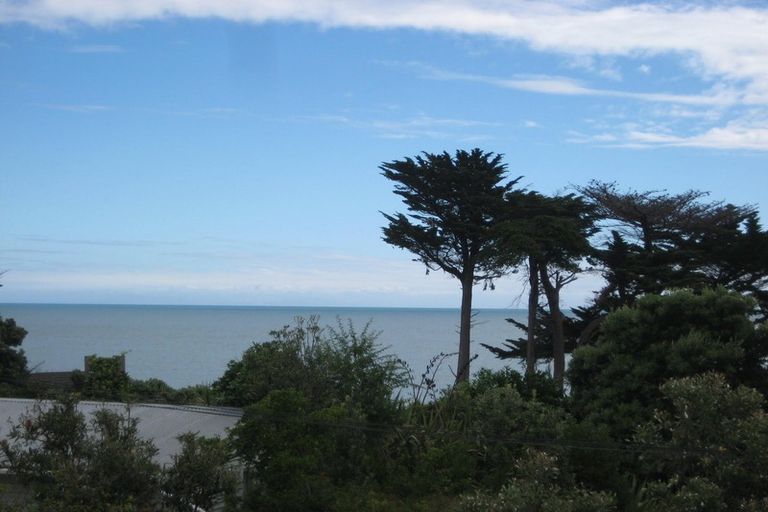 Photo of property in 18 Kirkway, Raumati Beach, Paraparaumu, 5032