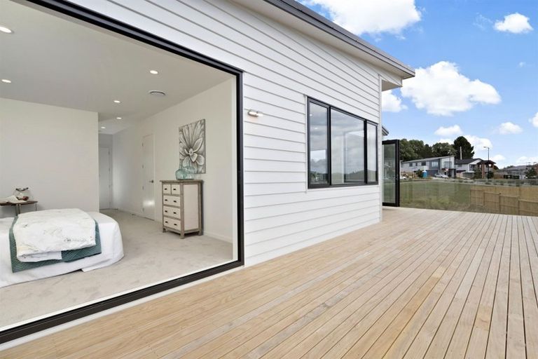 Photo of property in 36 Sunnyheights Road, Orewa, 0931