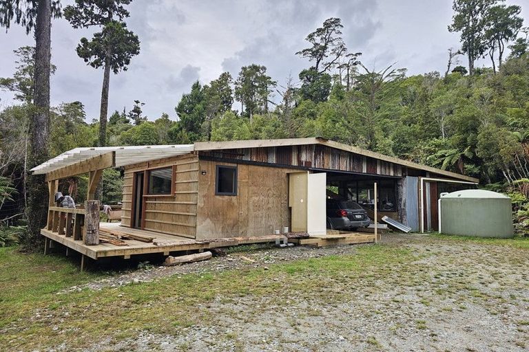 Photo of property in 215 Clifton Road, Kaiata, Greymouth, 7805