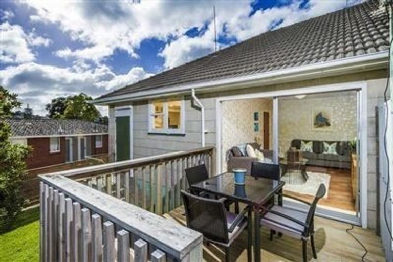 Photo of property in 17a Fraser Road, Narrow Neck, Auckland, 0624
