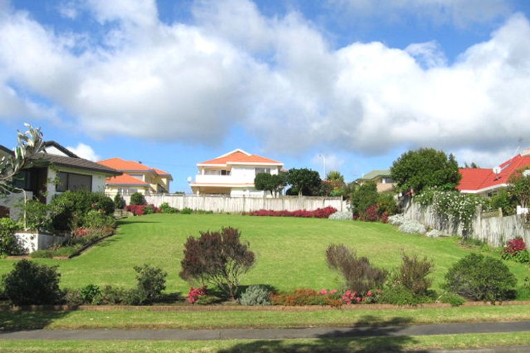 Photo of property in 120 Simmental Crescent, Somerville, Auckland, 2014