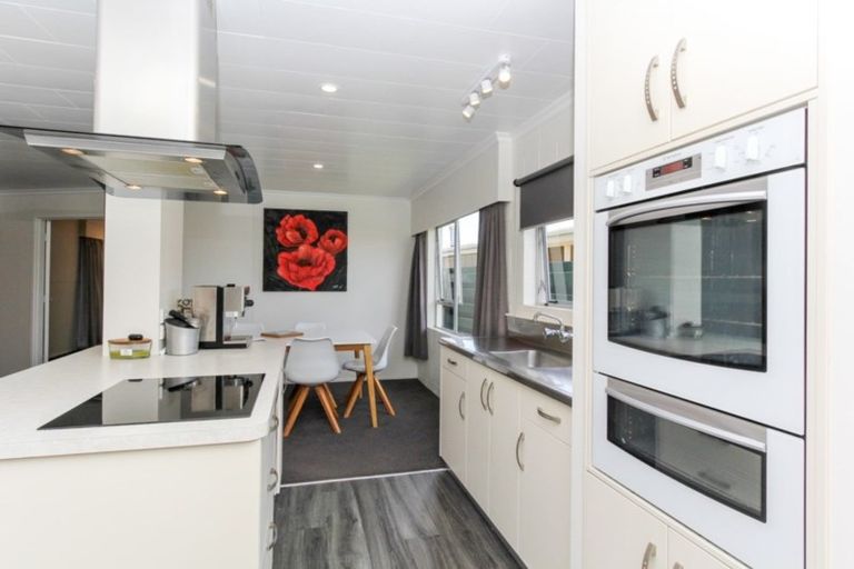 Photo of property in 26 Truby King Street, Merrilands, New Plymouth, 4312