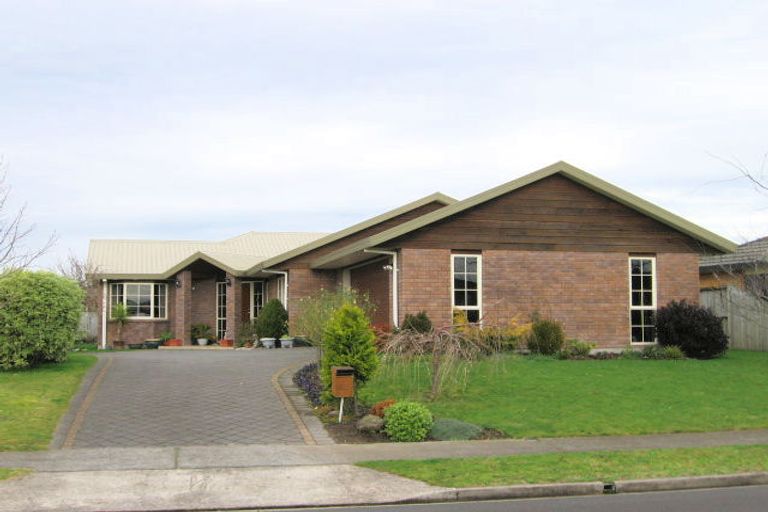 Photo of property in 33 Waiwherowhero Drive, St Andrews, Hamilton, 3200