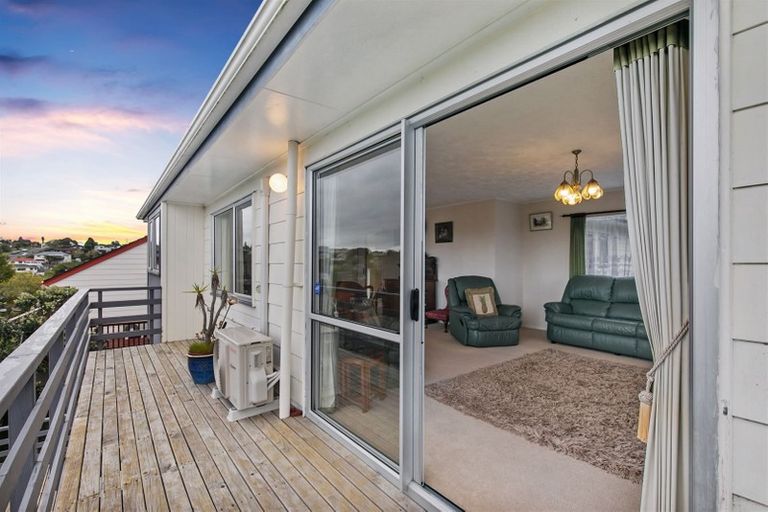 Photo of property in 29 Athena Drive, Totara Vale, Auckland, 0629