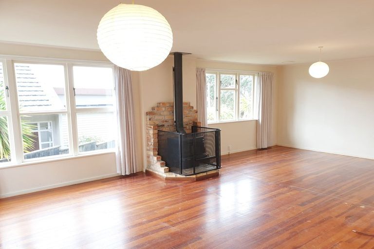 Photo of property in 2 Nutsey Avenue, Northcote, Auckland, 0627