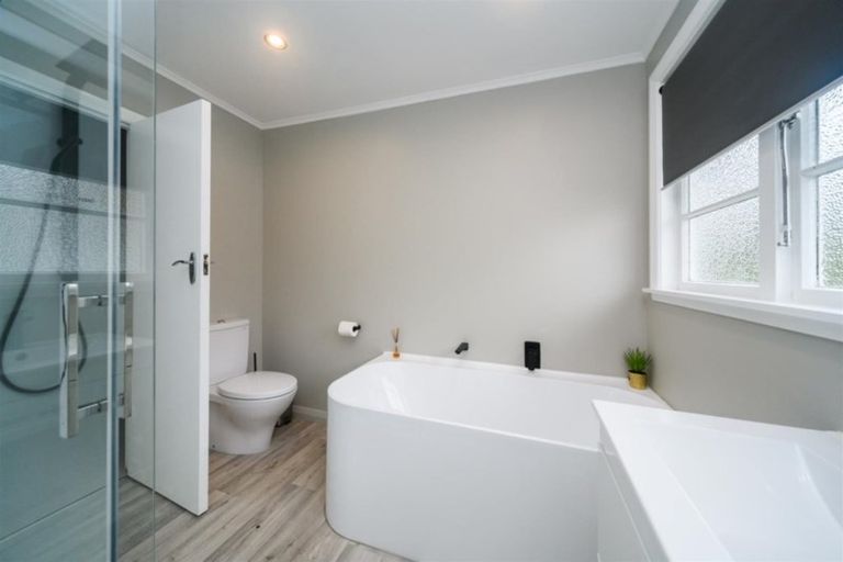 Photo of property in 2 Chester Crescent, West End, Palmerston North, 4410