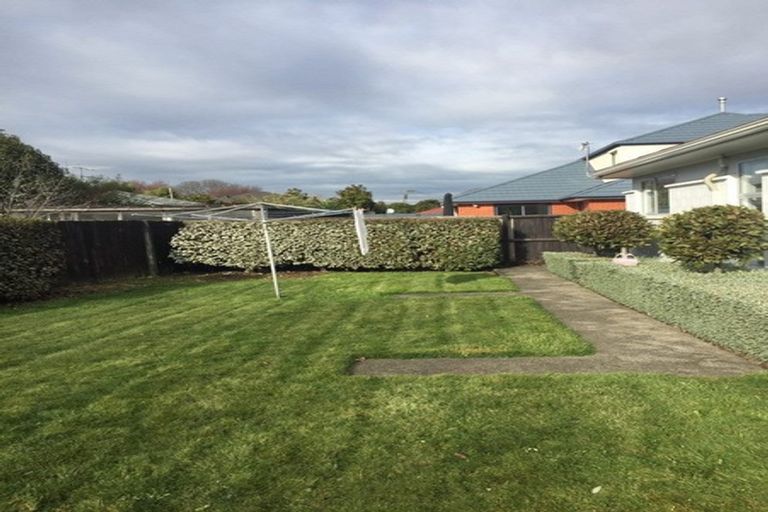 Photo of property in 2/74 Garreg Road, Bryndwr, Christchurch, 8052