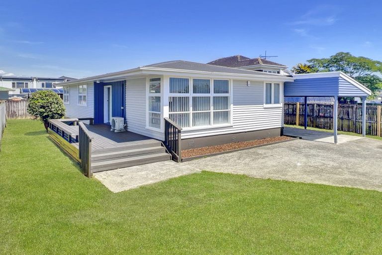 Photo of property in 17 Oxford Road, Manurewa, Auckland, 2102