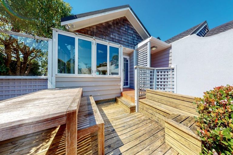 Photo of property in 4 Robieson Street, Roseneath, Wellington, 6011