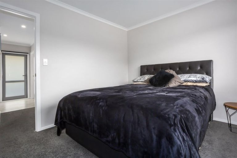 Photo of property in 17a Gloucester Street, Cannons Creek, Porirua, 5024