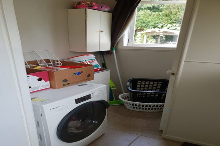 Photo of property in 19 Paton Avenue, Te Atatu South, Auckland, 0610