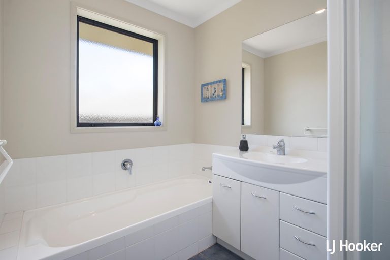 Photo of property in 16 Reo Crescent, Waihi Beach, 3611