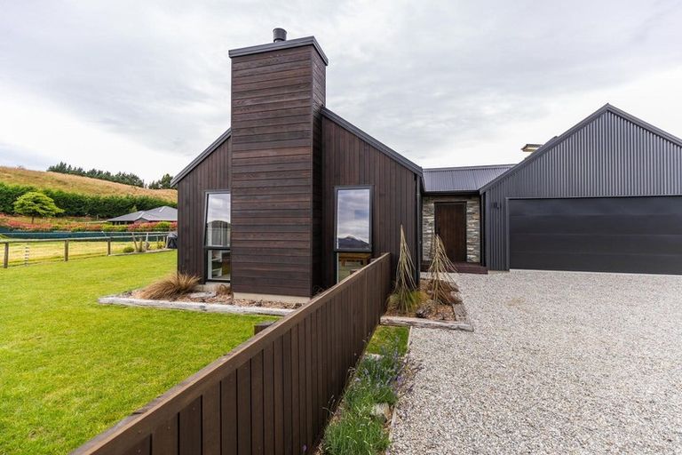 Photo of property in 8 Mulbury Way, Lower Shotover, Queenstown, 9304