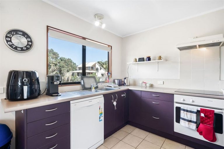 Photo of property in 1/39 Langton Road, Stanmore Bay, Whangaparaoa, 0932