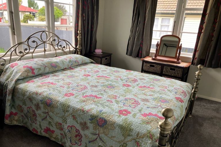 Photo of property in 24 Johnson Street, Milton, 9220