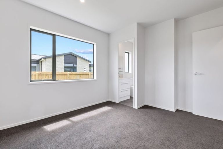 Photo of property in 16 Guy King Place, Huntly, 3700