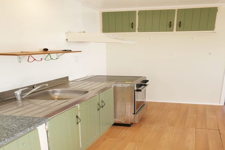 Photo of property in 1/856 East Coast Road, Northcross, Auckland, 0630