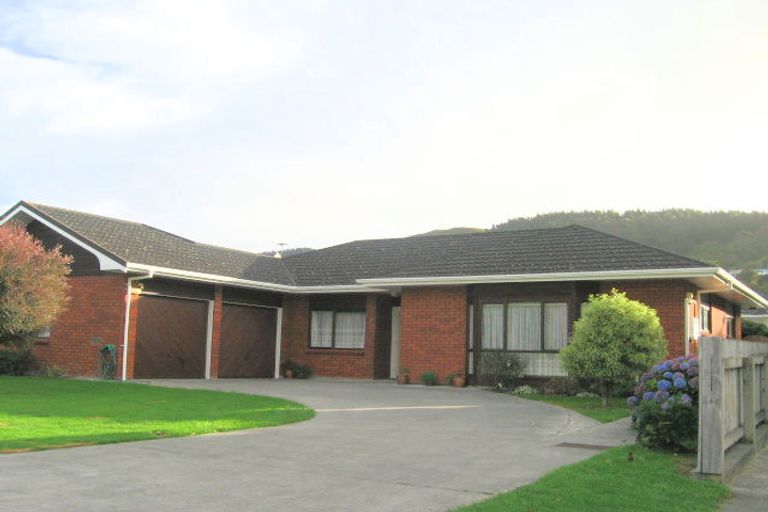 Photo of property in 5a Findlay Street, Tawa, Wellington, 5028