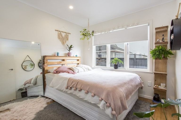 Photo of property in 11d Springs Road, Parakai, 0830