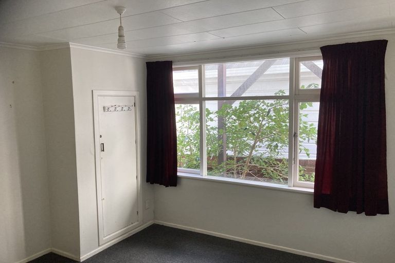 Photo of property in 87 Queens Drive, Lyall Bay, Wellington, 6022