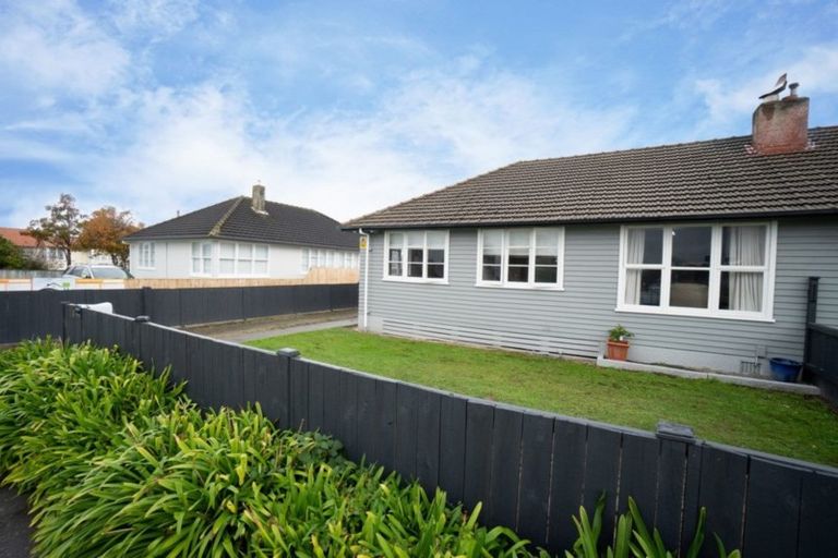 Photo of property in 16 Thames Street, Roslyn, Palmerston North, 4414