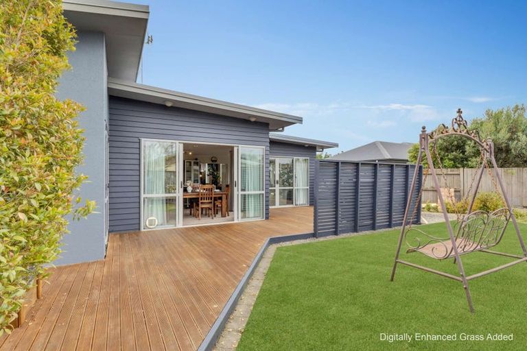 Photo of property in 5 Chestnut Close, Kelvin Grove, Palmerston North, 4414