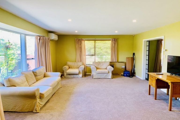 Photo of property in 35 Delaware Crescent, Russley, Christchurch, 8042