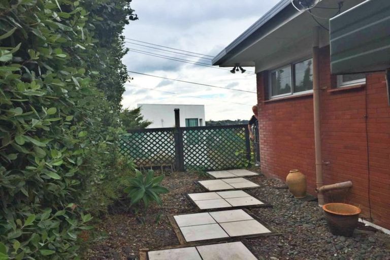 Photo of property in 2/2 Girrahween Drive, Totara Vale, Auckland, 0629