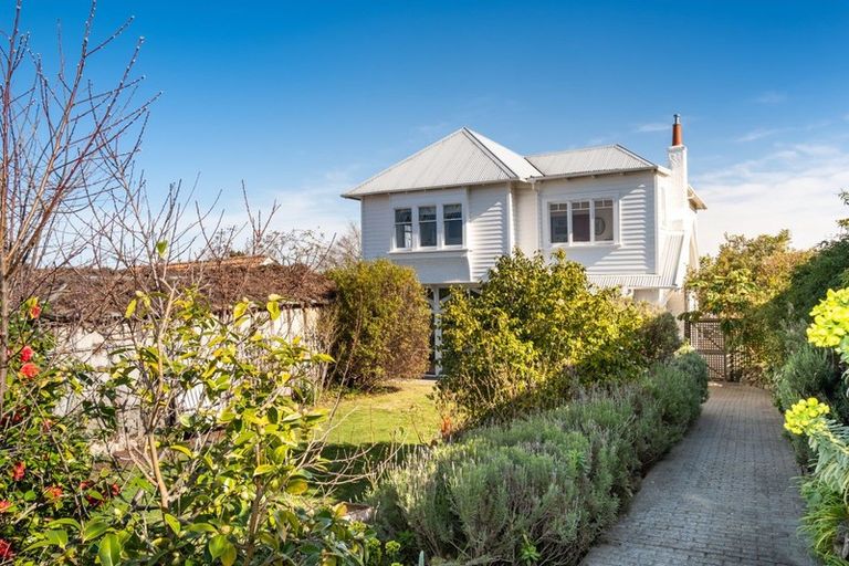 Photo of property in 5 Cobden Lane, Bluff Hill, Napier, 4110
