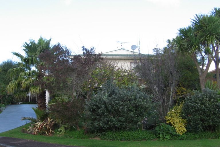 Photo of property in 9 Elgin Place, Red Beach, 0932