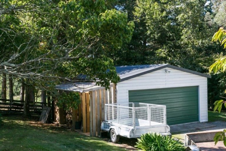 Photo of property in 2067 Taihape Road, Sherenden, Hastings, 4179